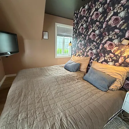 Villaer Spacious - High Quality - With Host For Ons *