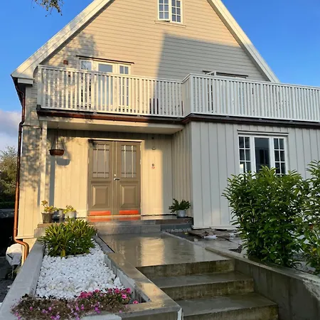 Spacious - High Quality - With Host For Ons Villaer *